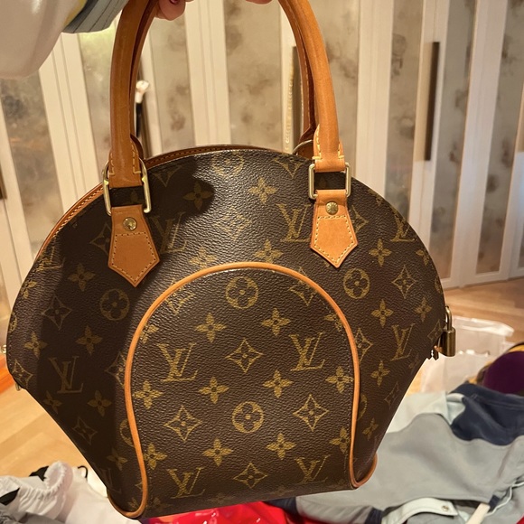 Louis Vuitton Handbags - Louis Vuitton Ellipse Bag
